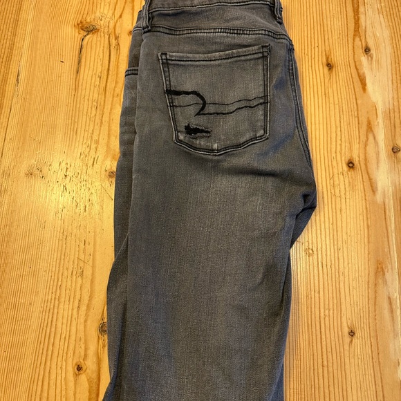 American Eagle skinny jeans with rips - Picture 2 of 2
